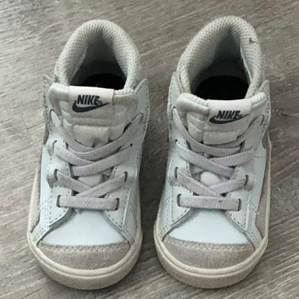 Nike White and Gray Classic Sneakers ''